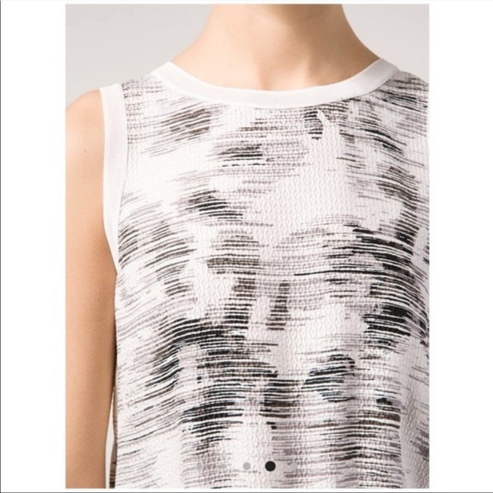 Vince size XS
jacquard drawing silk dress excellent condition 
No stains